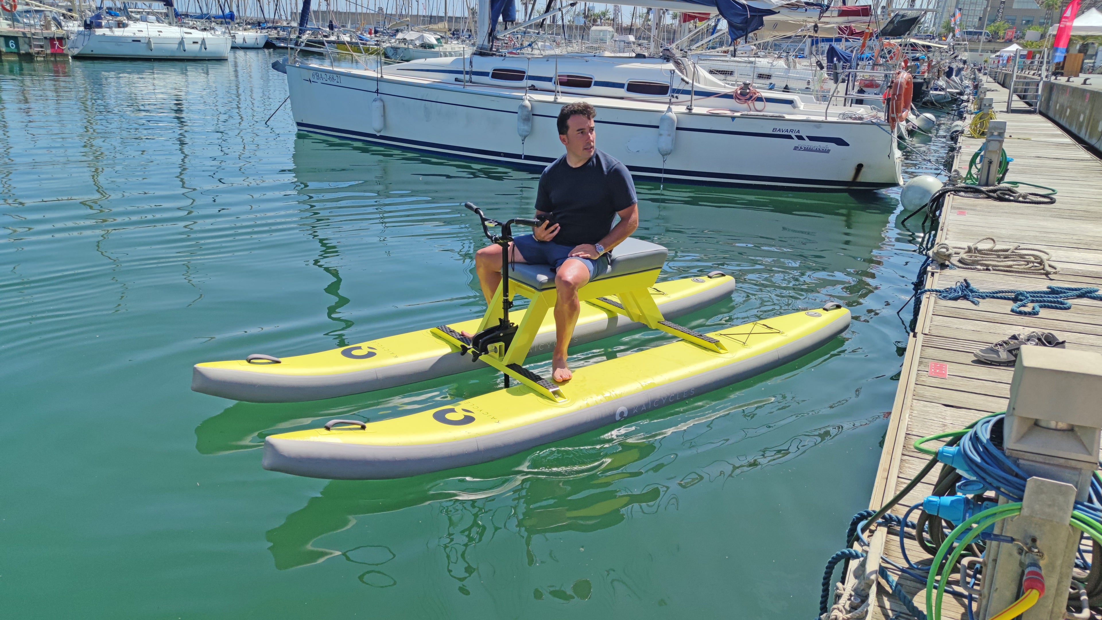 LUX KAHE POD 600 Battery Powered Pontoon, One to Two Rider Water eScooter