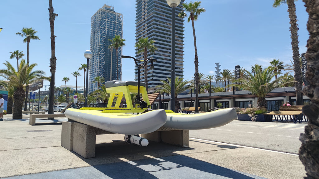 LUX KAHE POD 600 Battery Powered Pontoon, One to Two Rider Water eScooter